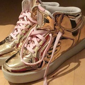 This a light up sketchers